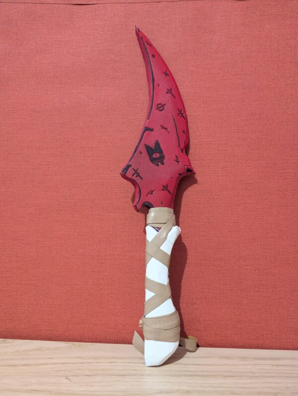 Dague cult of the lamb fait main en mousse eva et en bois Dague cult of the lamb fait main en mousse eva et en bois